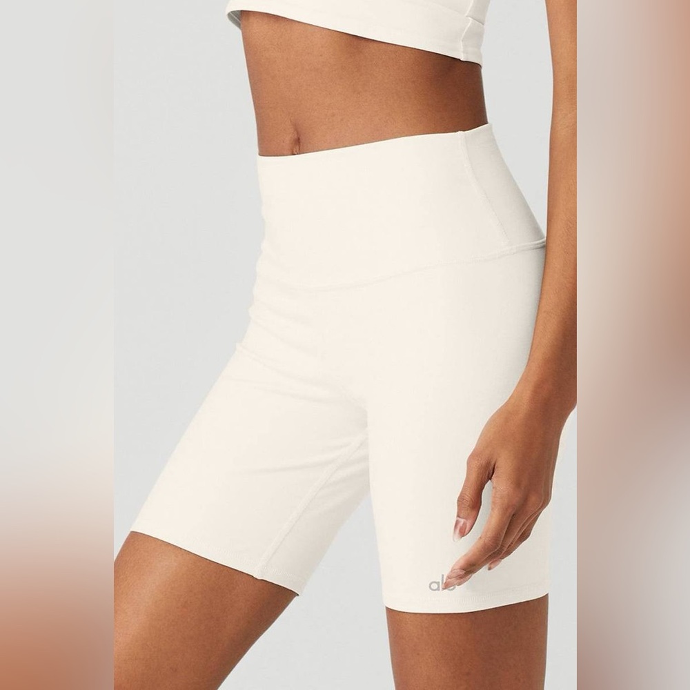 ALO High-Waisted Biker Short 7” Ivory NWT